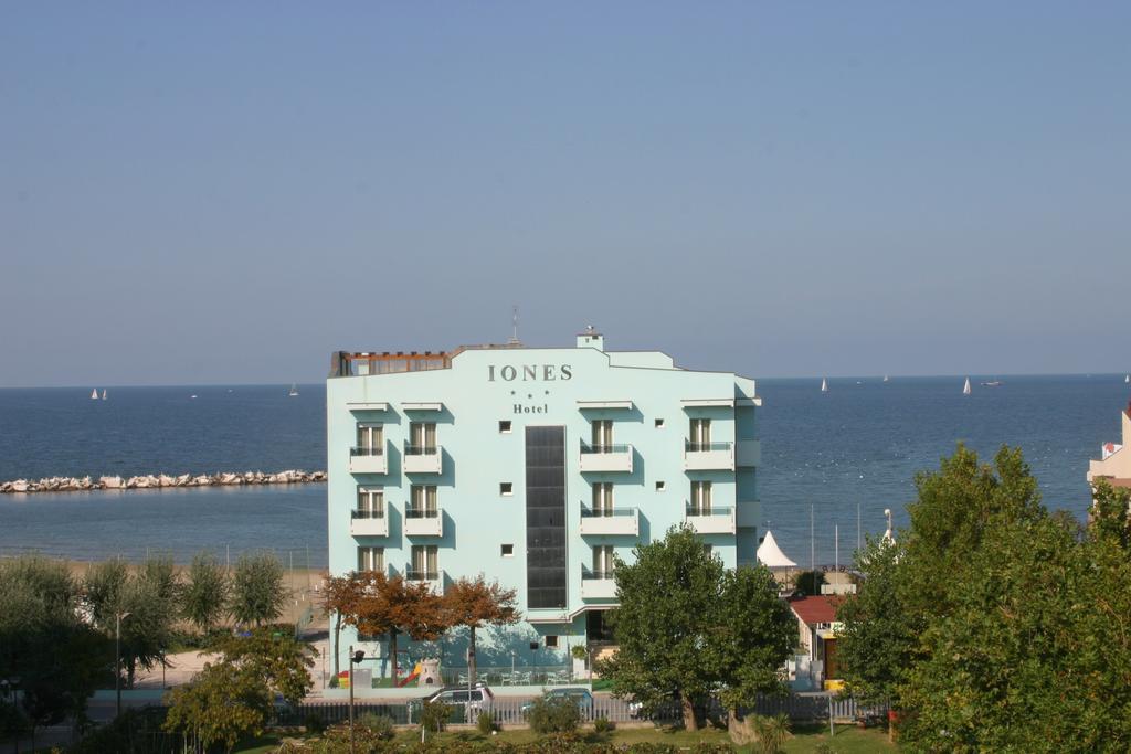 Hotel Iones Rímini Exterior foto